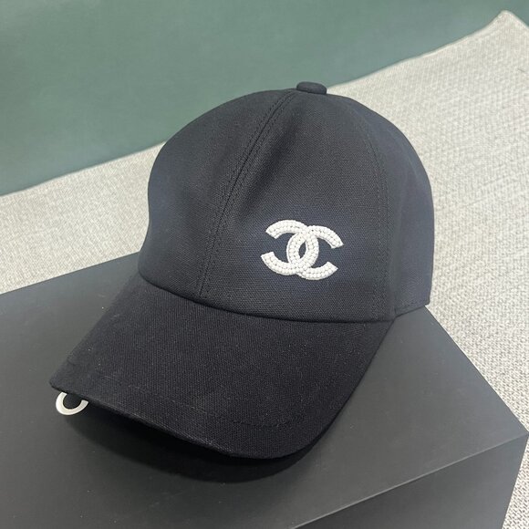 Chanel Women‘s Black Cap - Picture 1 of 5